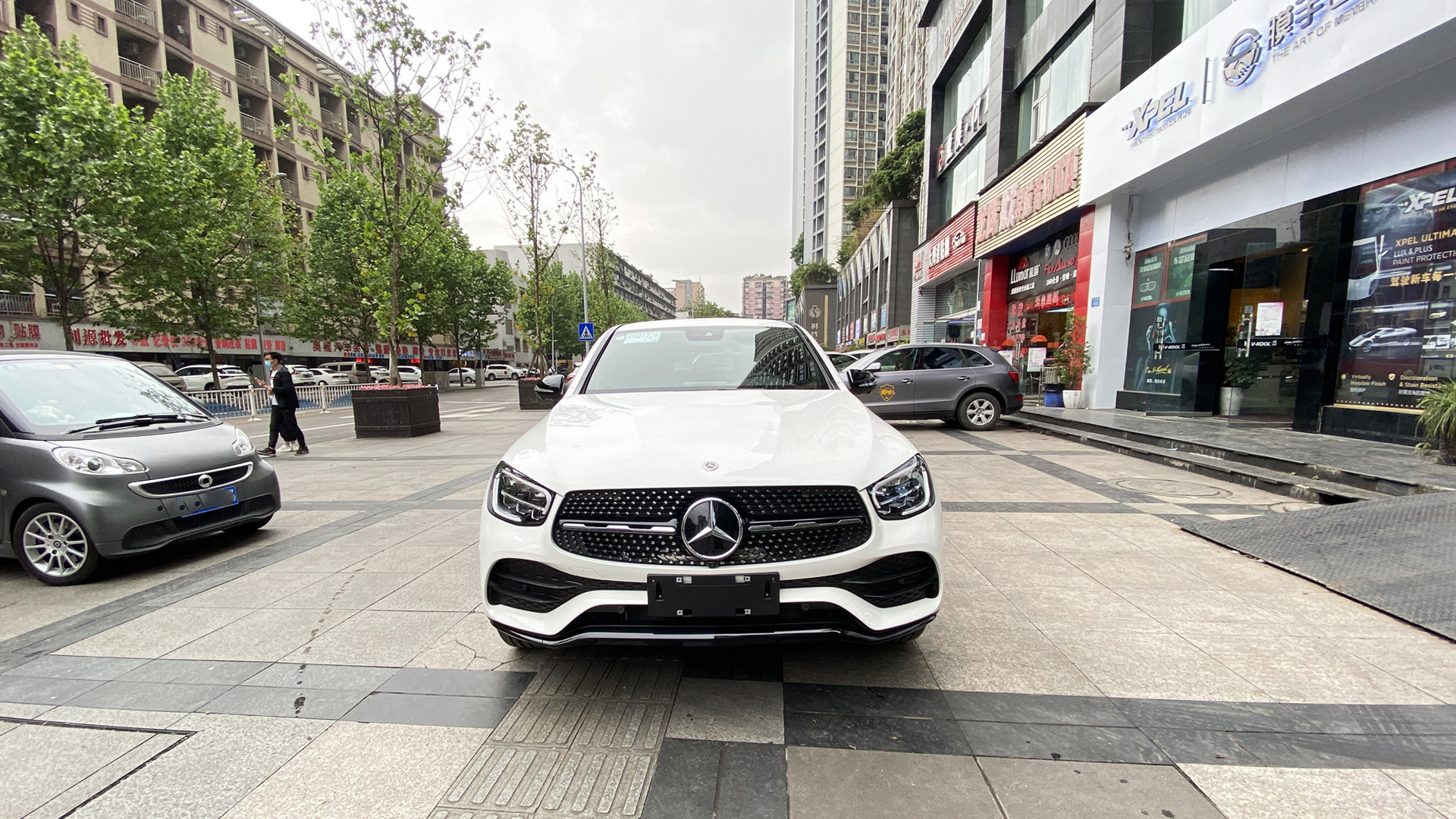 白色奔驰glc300贴xpel隐形车衣效