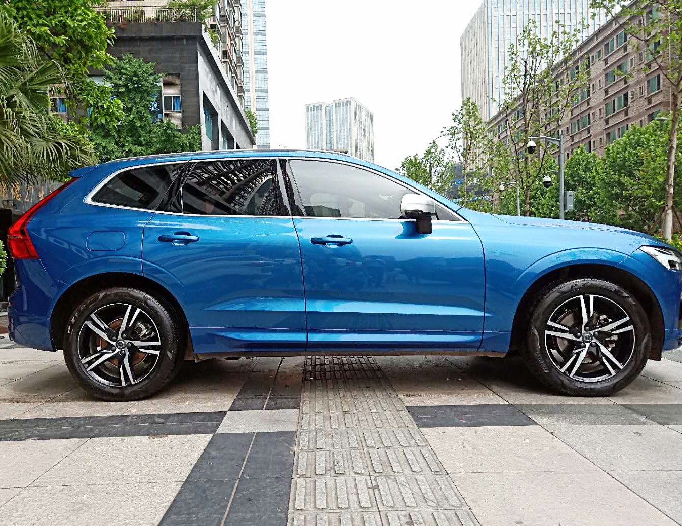 沃尔沃xc60焰影蓝贴膜手世家金盾隐形车衣漆面保护膜效果