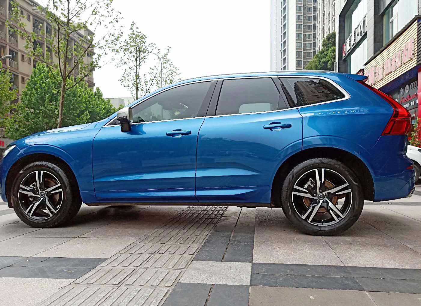 沃尔沃xc60焰影蓝贴膜手世家金盾隐形车衣漆面保护膜效果