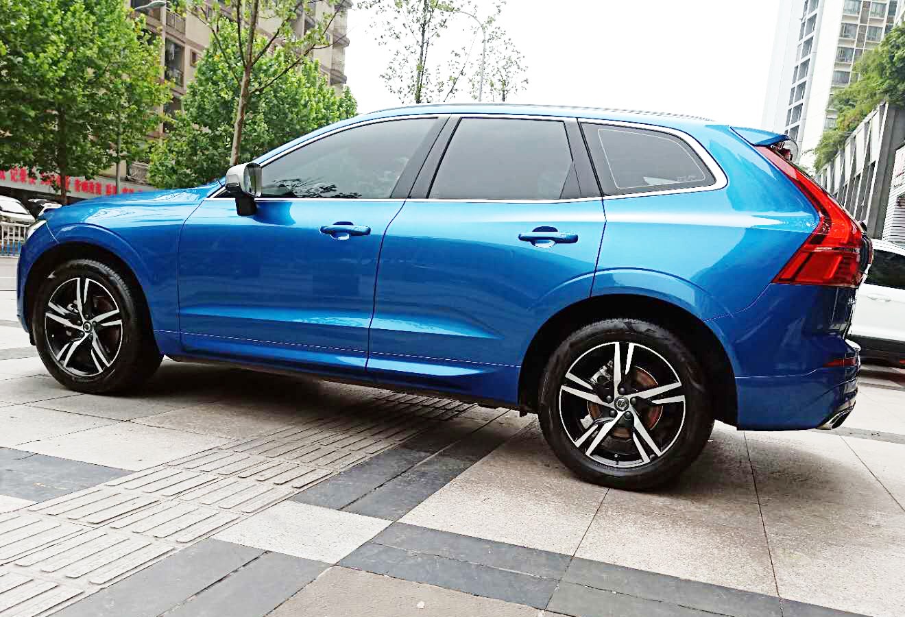 沃尔沃xc60焰影蓝贴膜手世家金盾隐形车衣漆面保护膜效果