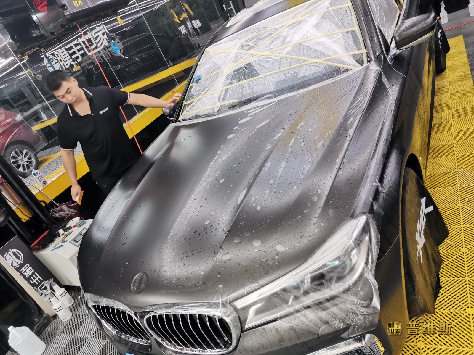 宝马740li磨砂棕贴xpel m系哑光隐形车衣效果