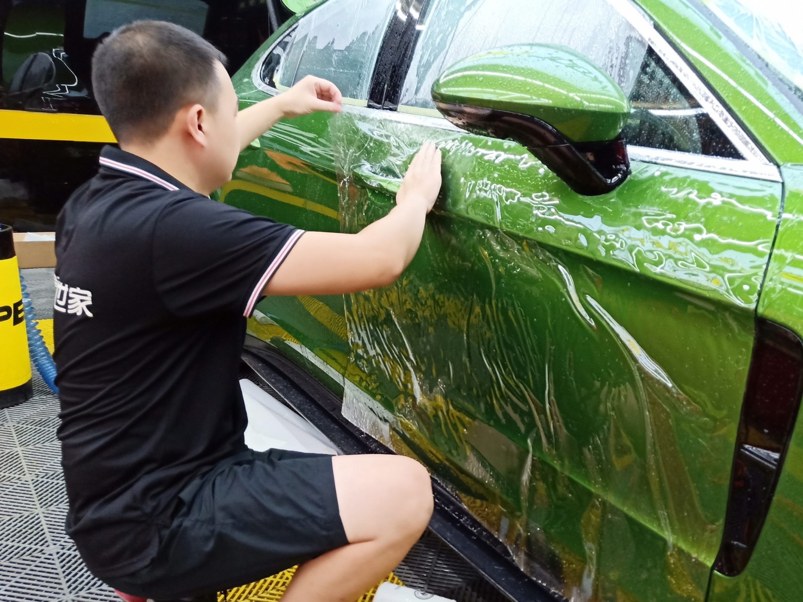 保时捷曼巴绿帕拉梅拉贴xpellux隐形车衣效果