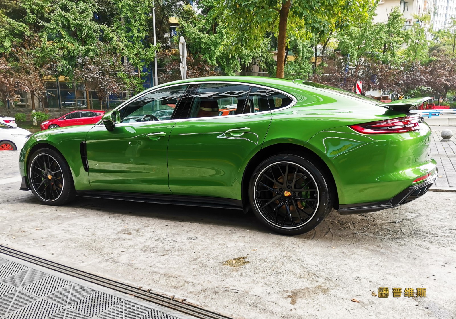 保时捷曼巴绿帕拉梅拉贴xpellux隐形车衣效果