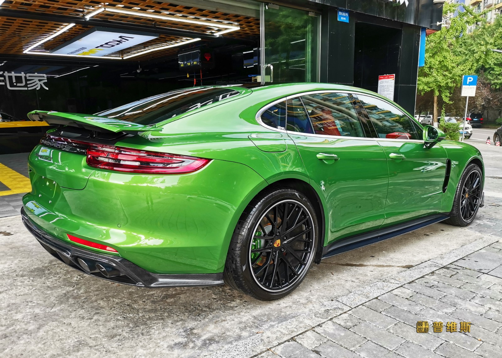 保时捷曼巴绿帕拉梅拉贴xpellux隐形车衣效果