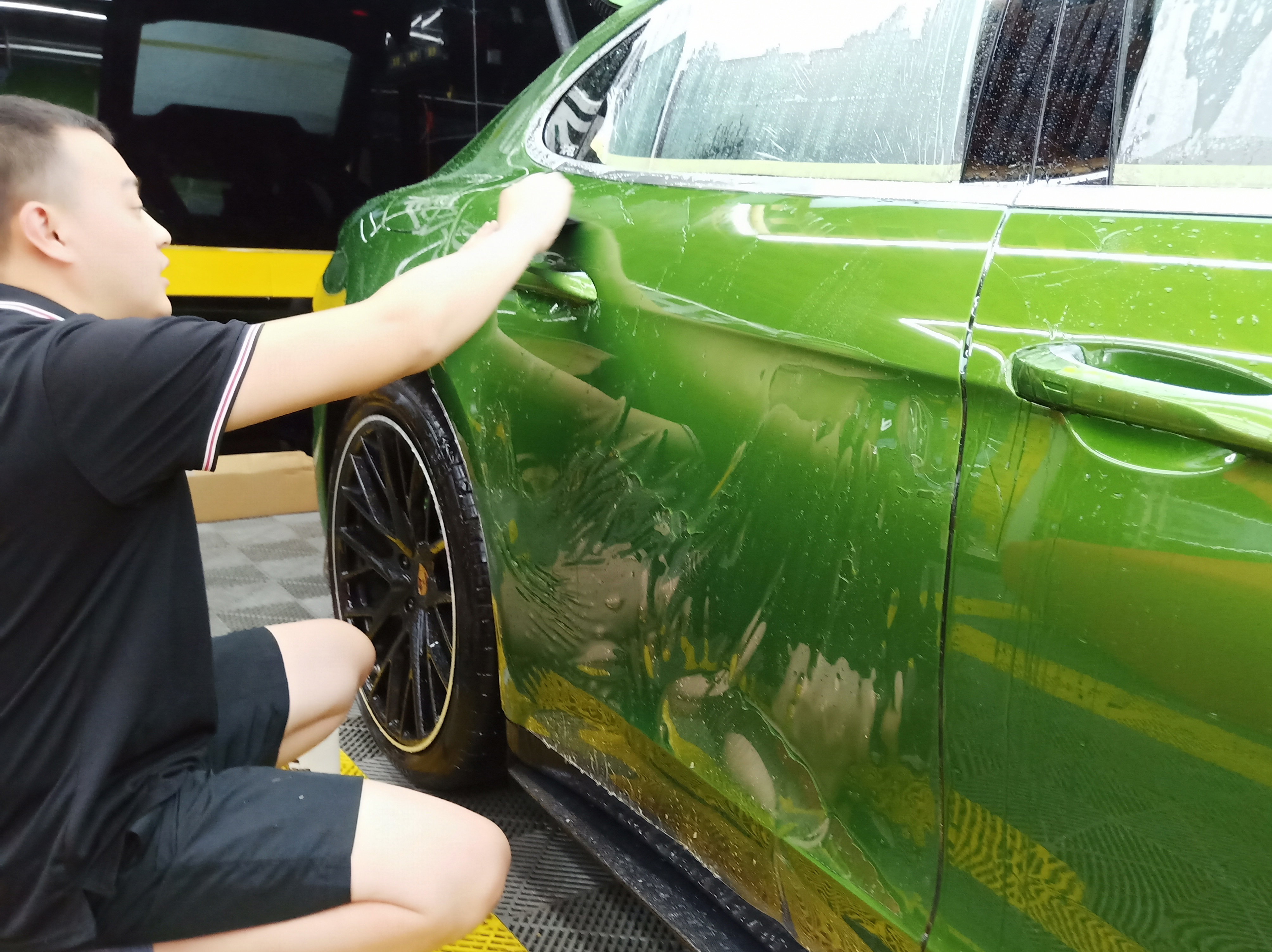 保时捷曼巴绿帕拉梅拉贴xpellux隐形车衣效果