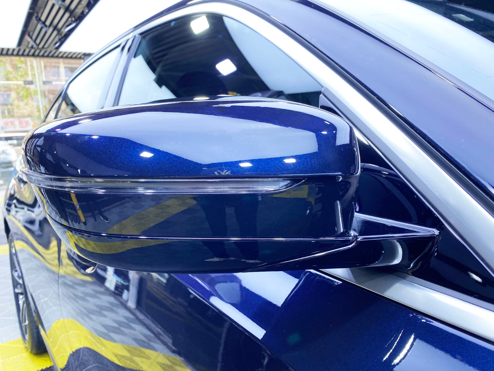 深蓝色宝马三系贴xpel隐形车衣效果-膜手世家