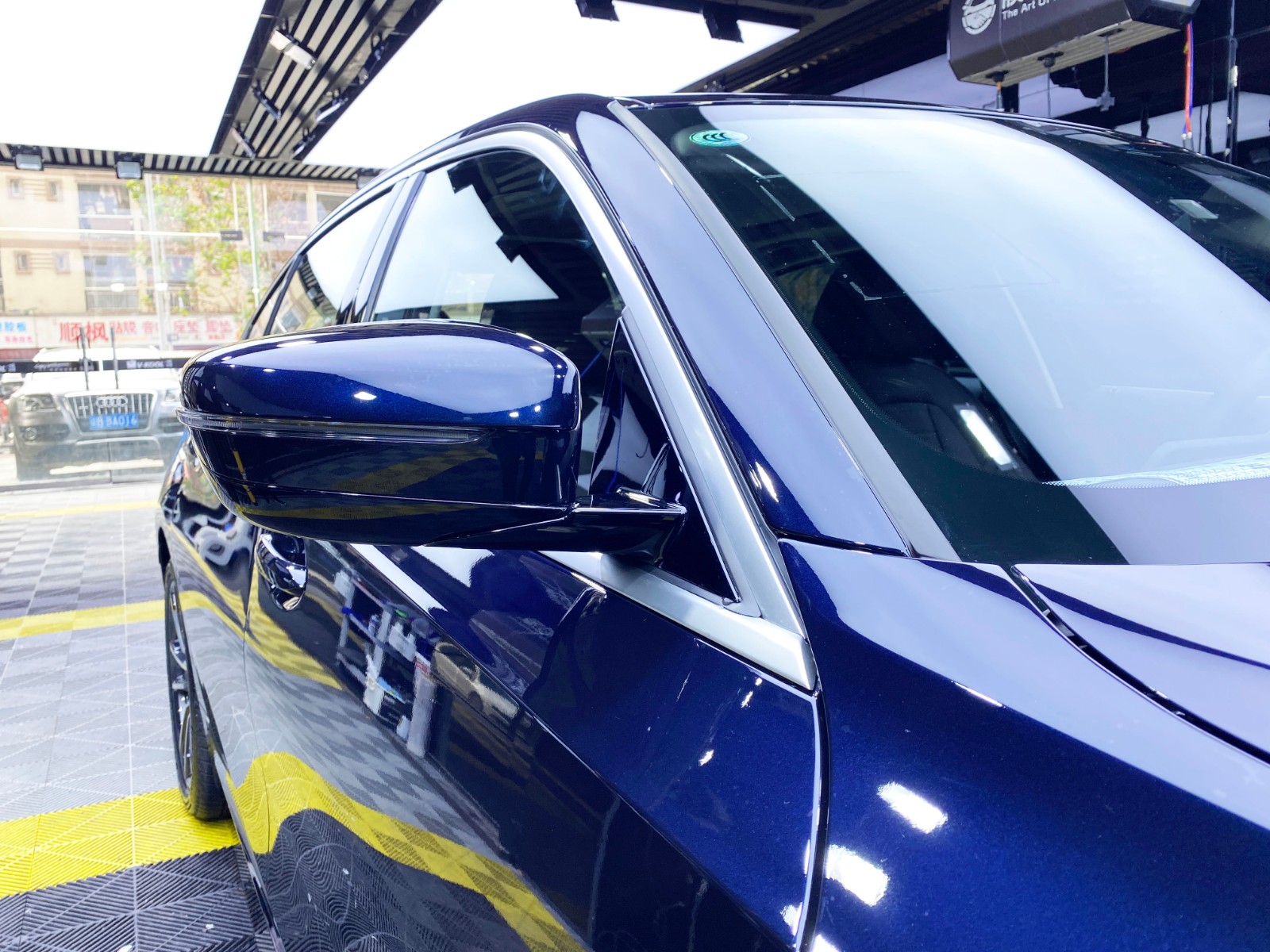 深蓝色宝马三系贴xpel隐形车衣效果